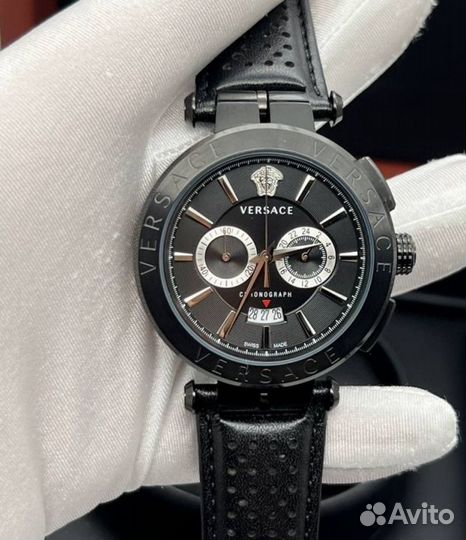 Мужские красивые часы Versace