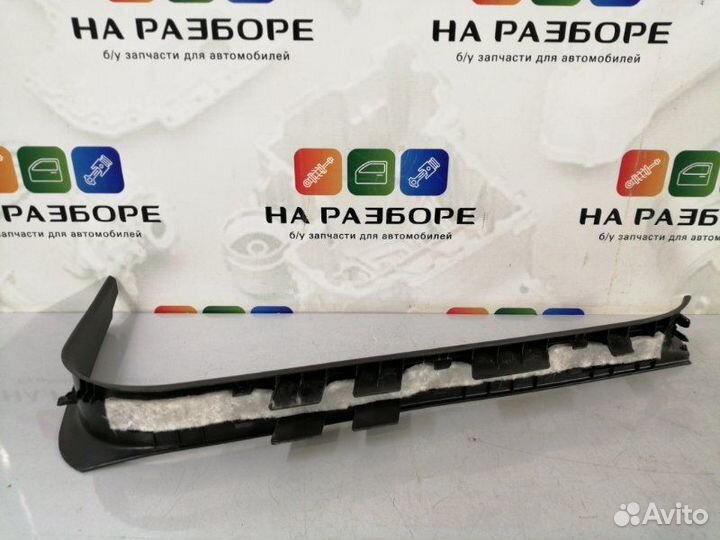 Накладка на порог внутренняя передняя левая Toyota