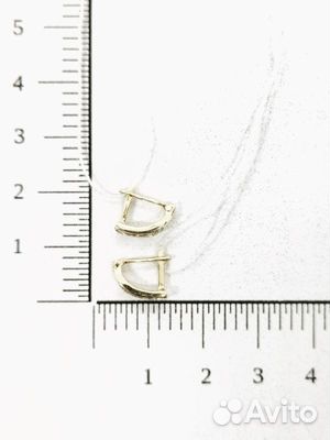 Золотые серьги с камнем