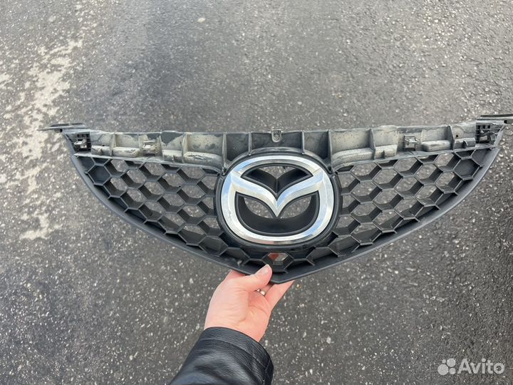 Решетка радиатора mazda 3 bk седан