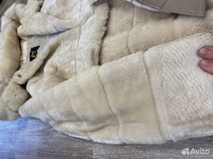 Шуба мутоновая с капюшоном 48