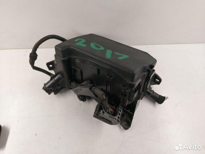 Блок предохранителей Toyota Prius 3 ZVW30