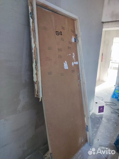 Дверь входная деревянная с коробкой