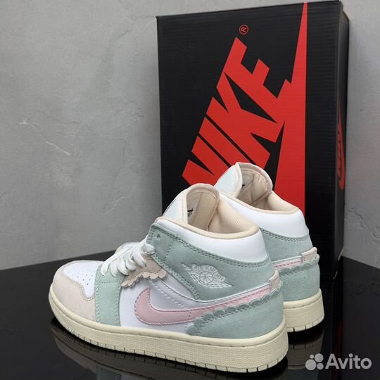 Кроссовки Nike Air Jordan 1 Mid SE 'Pink Oxford'