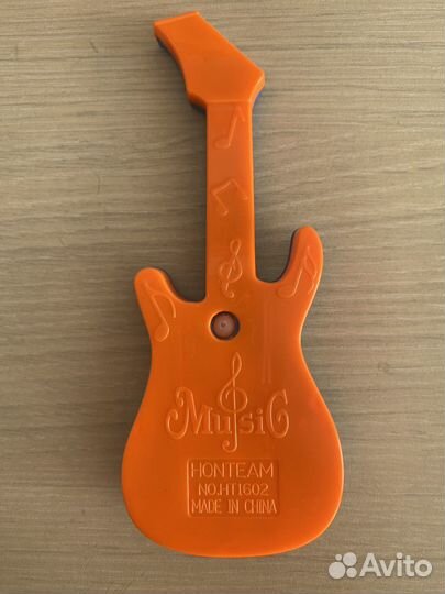 Игрушечная гитара