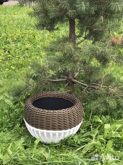 Кашпо из искусственного ротанга