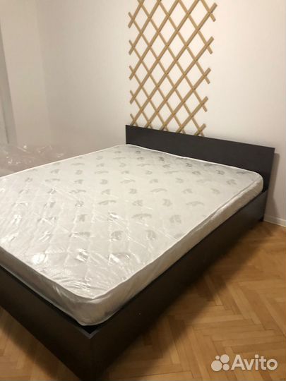 Кровать