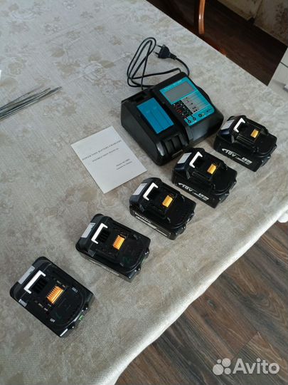 Зарядное устройство + 5 аккумуляторов 18v Makita