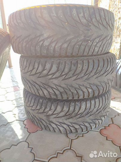 Yokohama Ice Guard Black IG20 285/65 R17