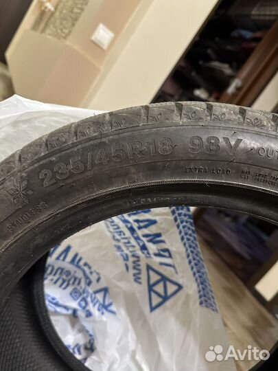 Triangle Snowlink TWT02 235/45 R18