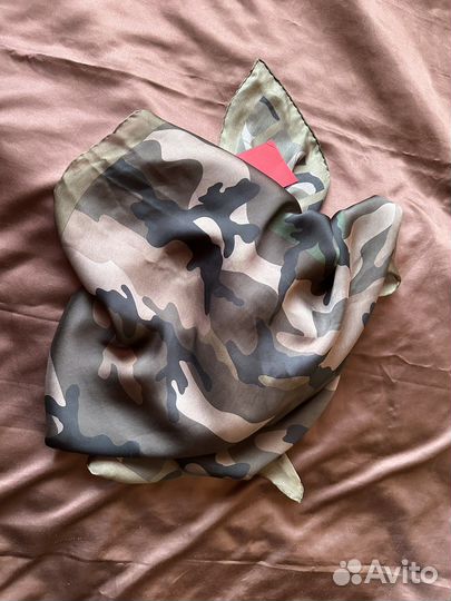 Шелковый платок шарф valentino камуфляж