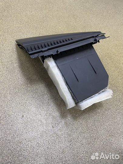 Бардачок Nissan Tiida C11