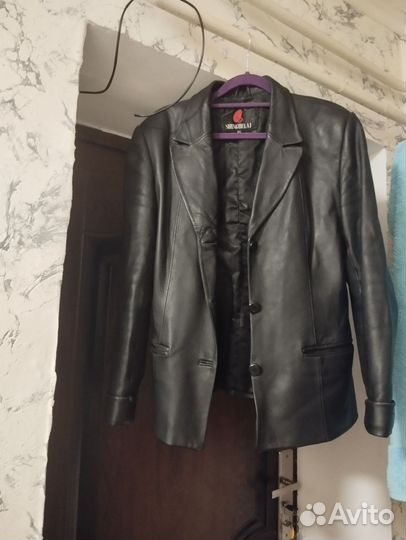 Кожаный пиджак женский