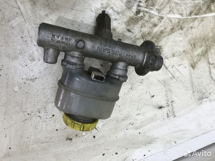 Цилиндр тормозной главный Nissan Serena