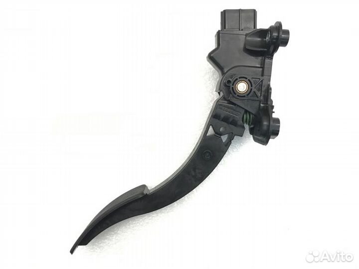 Педаль газа Mitsubishi Lancer 10 хетчбек 1.8 2008