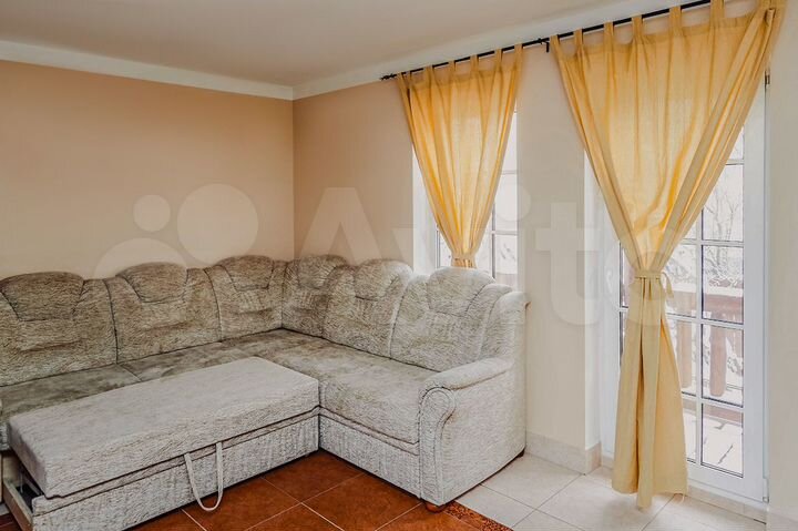 Коттедж 220 м² на участке 10 сот.