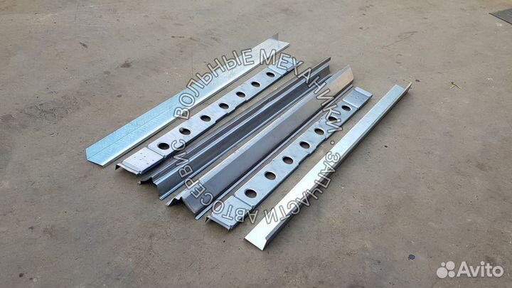 Капот на Волгу