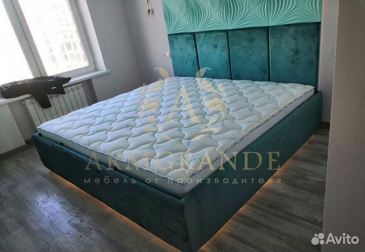 Кровать с мягким изголовьем