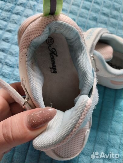 Кроссовки для девочки