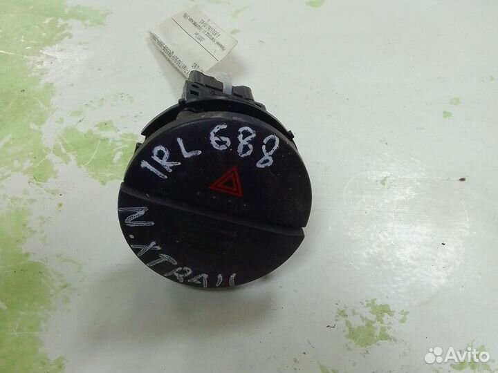 Кнопка аварийной сигнализации Nissan X-Trail