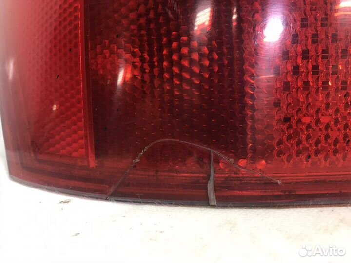 Фонарь задний левый седан Audi A4 B6 дефект