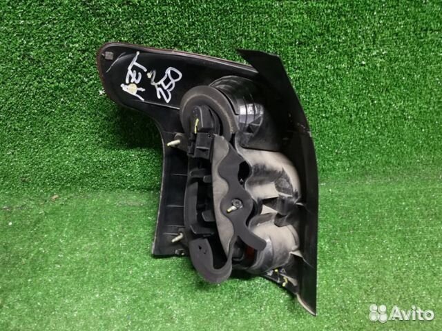 Задний фонарь toyota avensis