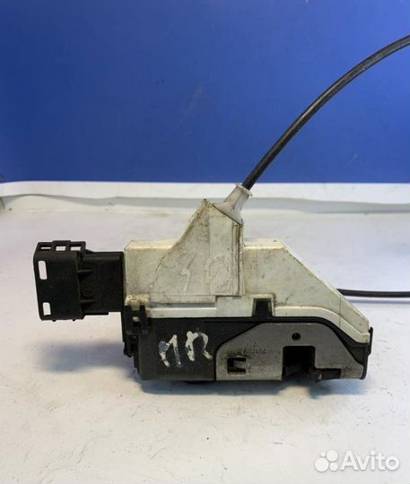 Замок двери передний правый Peugeot 308 2007-2015