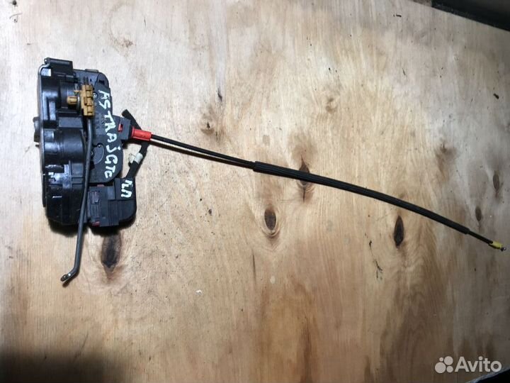 Opel Astra j GTC передний левый замок