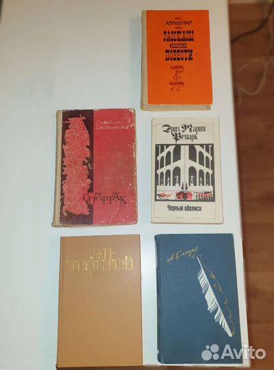 Книги Ремарк, Толстой, Плещеев, Зощенко