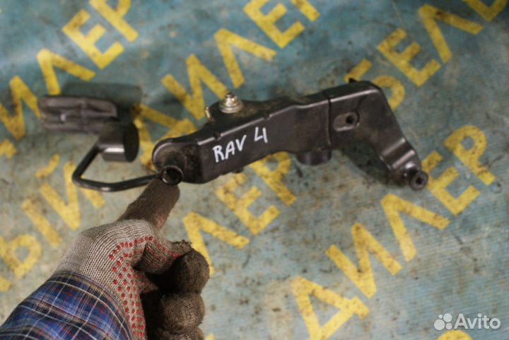 Педаль газа Toyota RAV4