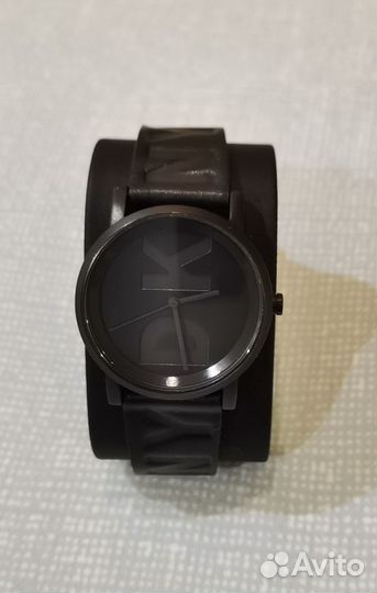 Часы dkny