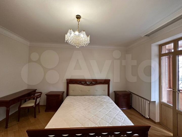 3-к. квартира, 130 м², 2/3 эт.