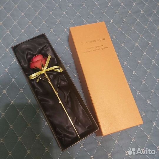 Неувядающая золотая роза. Ручная работа