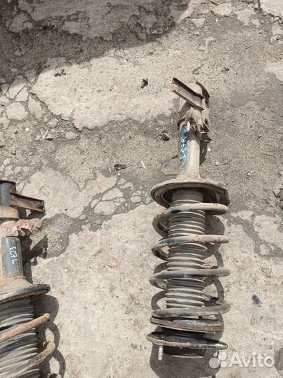 Передняя правая стойка Geely Emgrand EC7