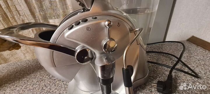 Продам кофе-машину капсульную Di Maestri P06HS