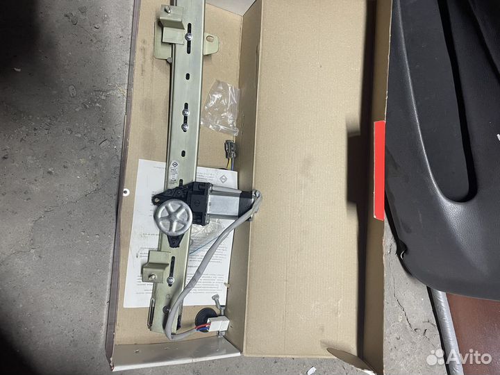 Стеклоподъемник передний левый Daewoo Nexia