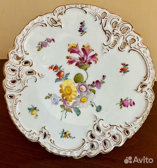 Ажурное блюдо на ножке.Цена за одно. Nymphenburg