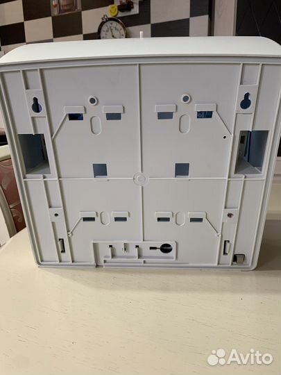 Диспенсер для бумажных полотенец Lotus