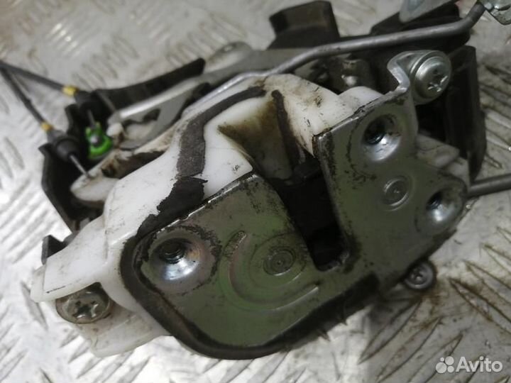 Замок двери передней левой Mitsubishi Lancer X