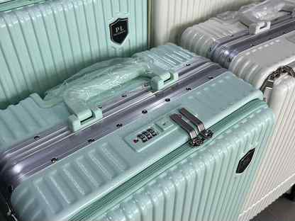 Чемодан без молнии, Москва