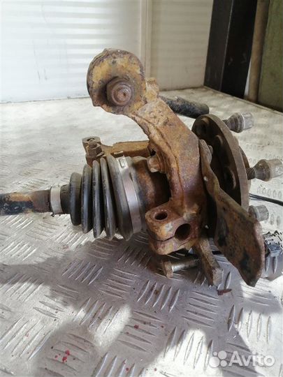 Кулак поворотный передний правый Opel Astra H L69