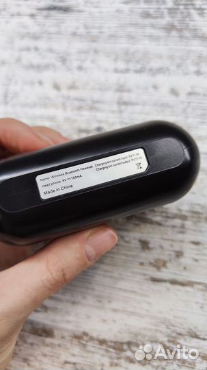 Беспроводные наушники и кейс