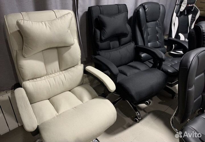 Офисное кресло руководителя с подножкой