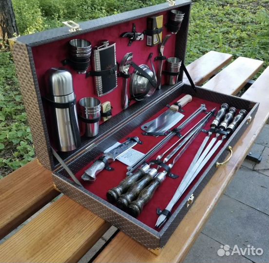 Набор шампуров в чемодане