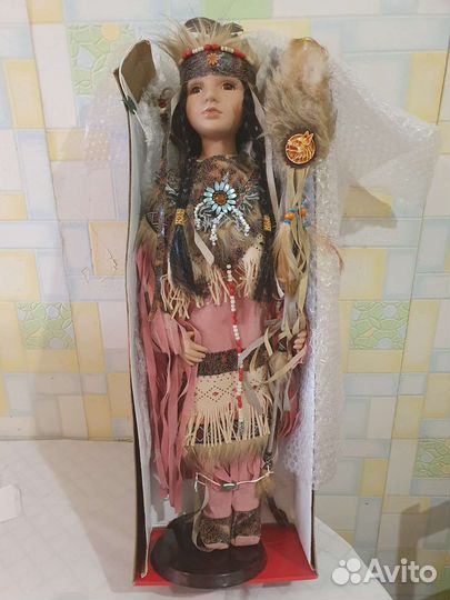 Кукла фарфоровая