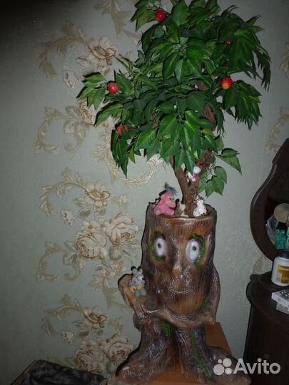 Яблоня искусственная и сказочный пень