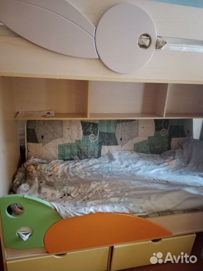 Продам двухъярусную кравать
