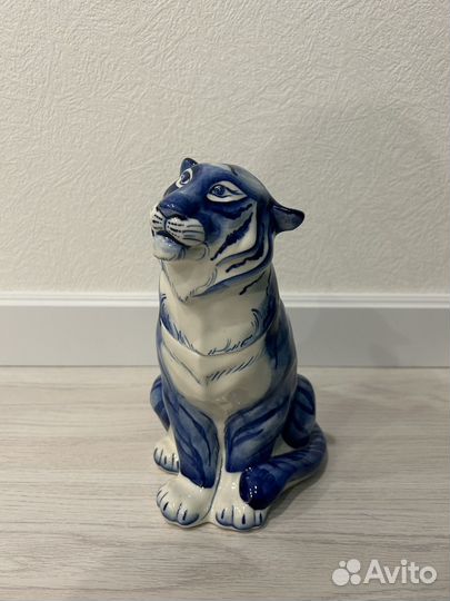 Фарфоровая статуэтка