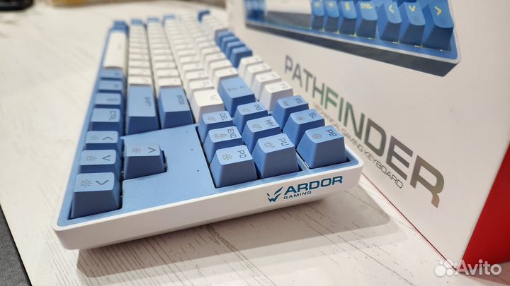 Игровая механическая клавиатура белая