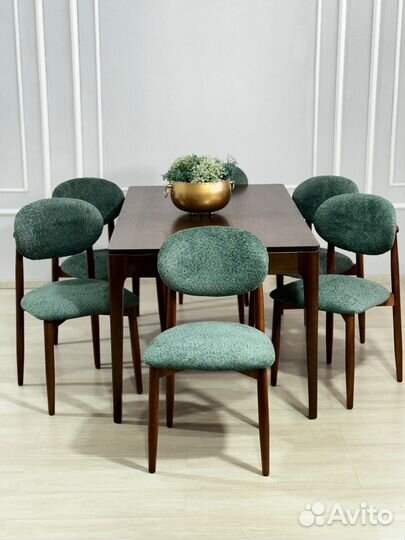 Стол и стулья